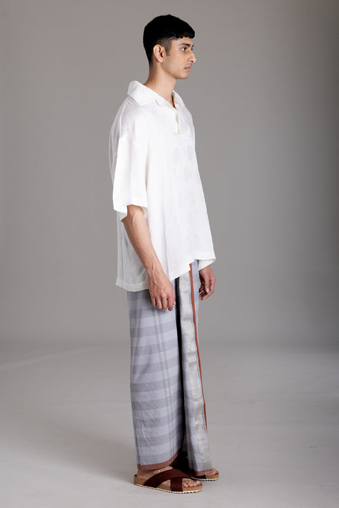 PADATHIKKARA Hand Woven Kasavu Mundu