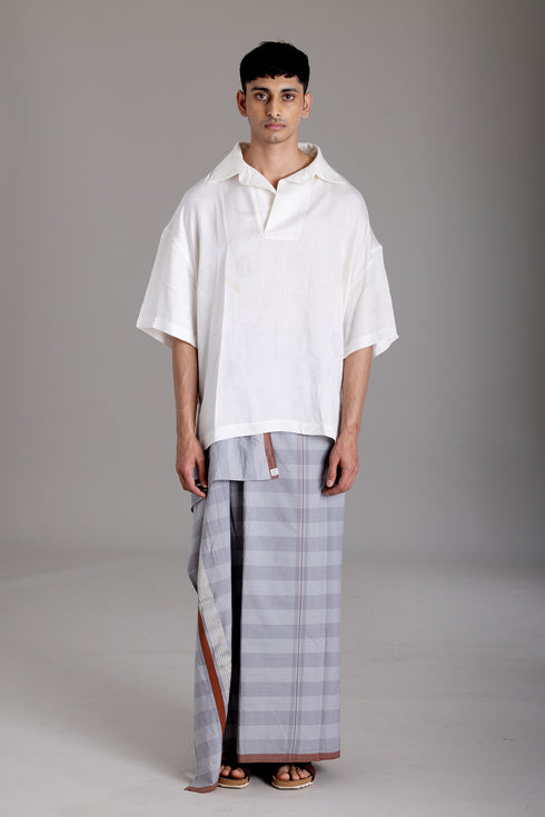 PADATHIKKARA Hand Woven Kasavu Mundu