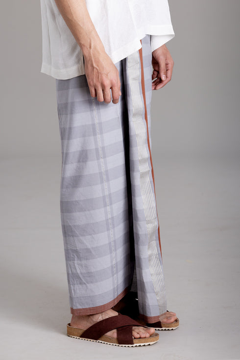 PADATHIKKARA Hand Woven Kasavu Mundu