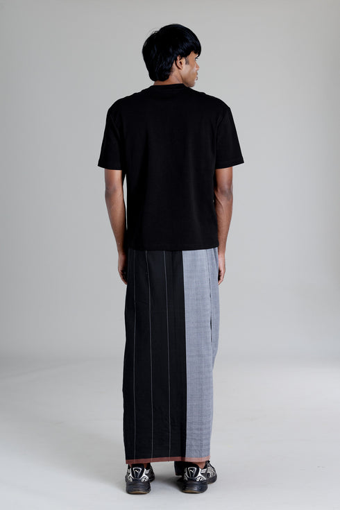 PRAYIKKARA Hand Woven Kasavu Mundu