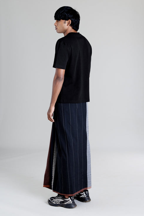 PRAYIKKARA Hand Woven Kasavu Mundu